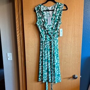 Leota Green and White Floral Midi Dress